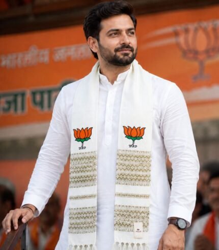 BJP white premium muffler worn by political leader in white kurta on rally stage
